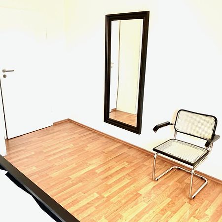 Super Zentral Begehrte Wohnlage Parkplatz Vor Haus Apartment Nuremberg Luaran gambar