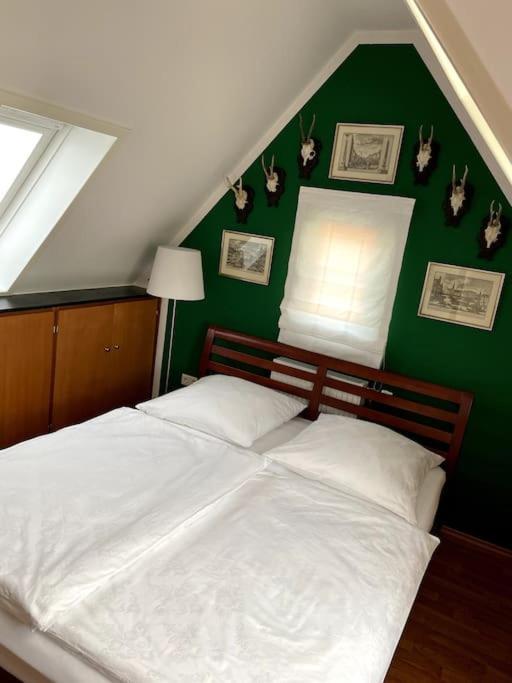 Super Zentral Begehrte Wohnlage Parkplatz Vor Haus Apartment Nuremberg Luaran gambar