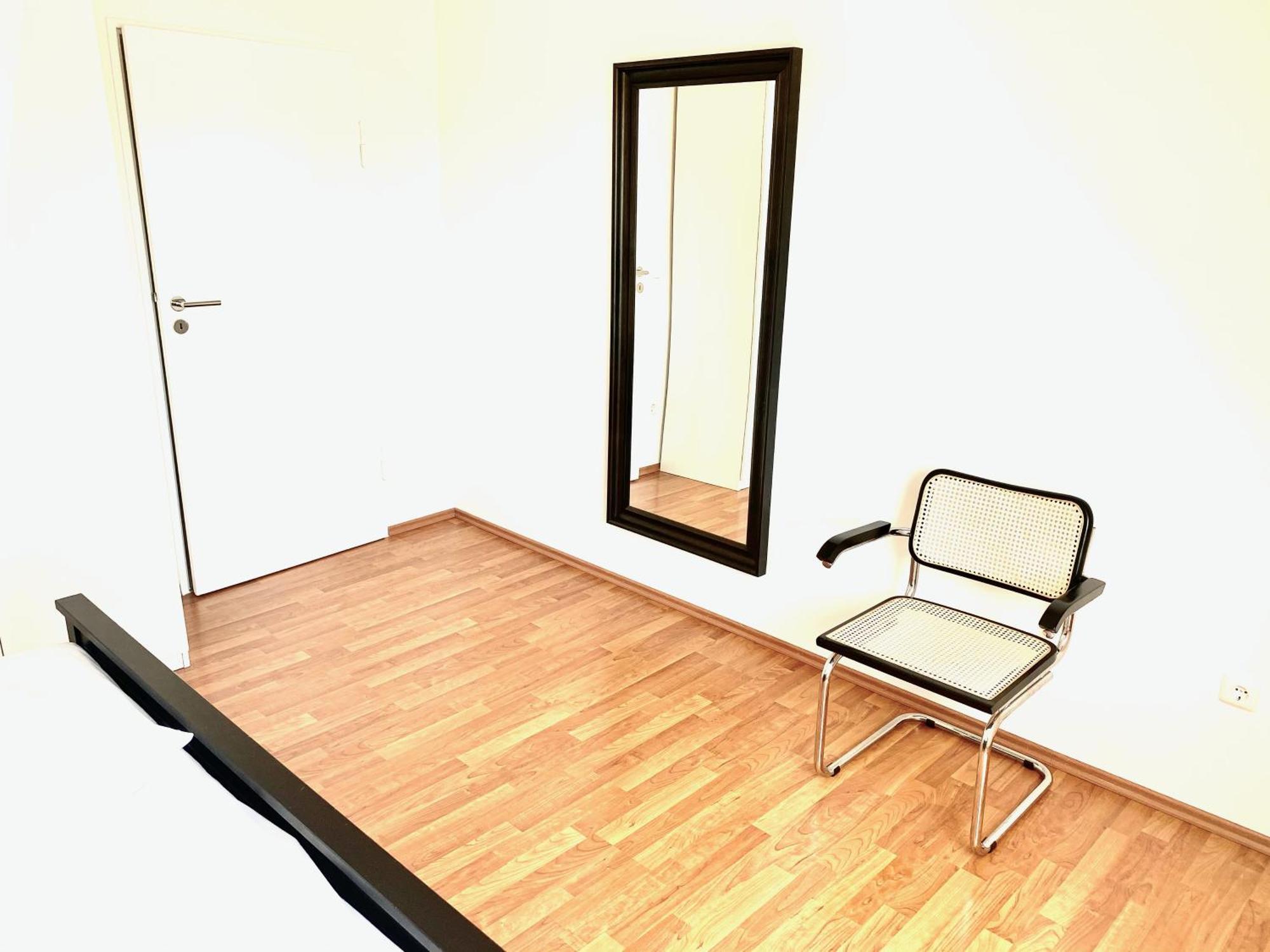 Super Zentral Begehrte Wohnlage Parkplatz Vor Haus Apartment Nuremberg Luaran gambar