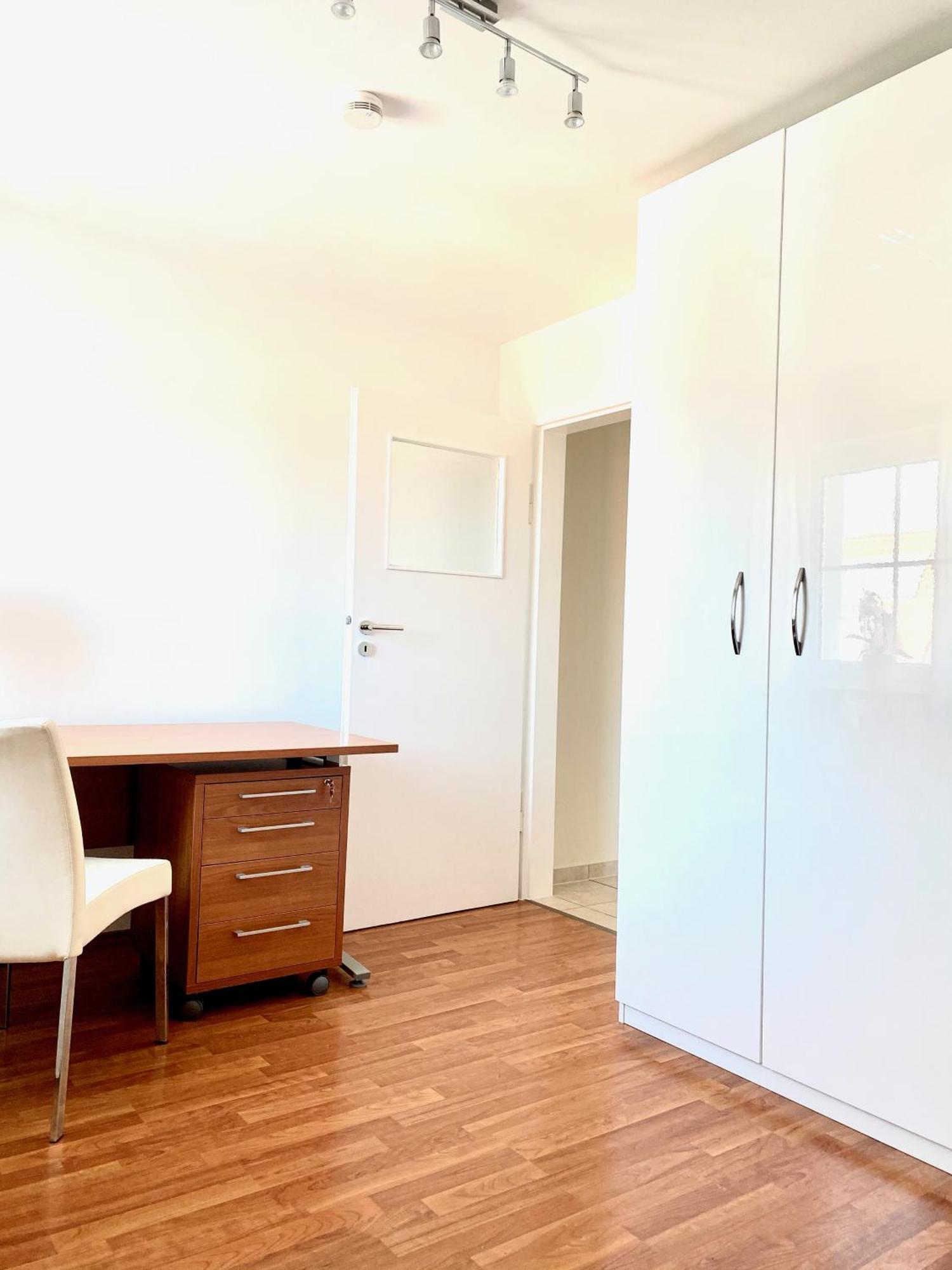 Super Zentral Begehrte Wohnlage Parkplatz Vor Haus Apartment Nuremberg Luaran gambar