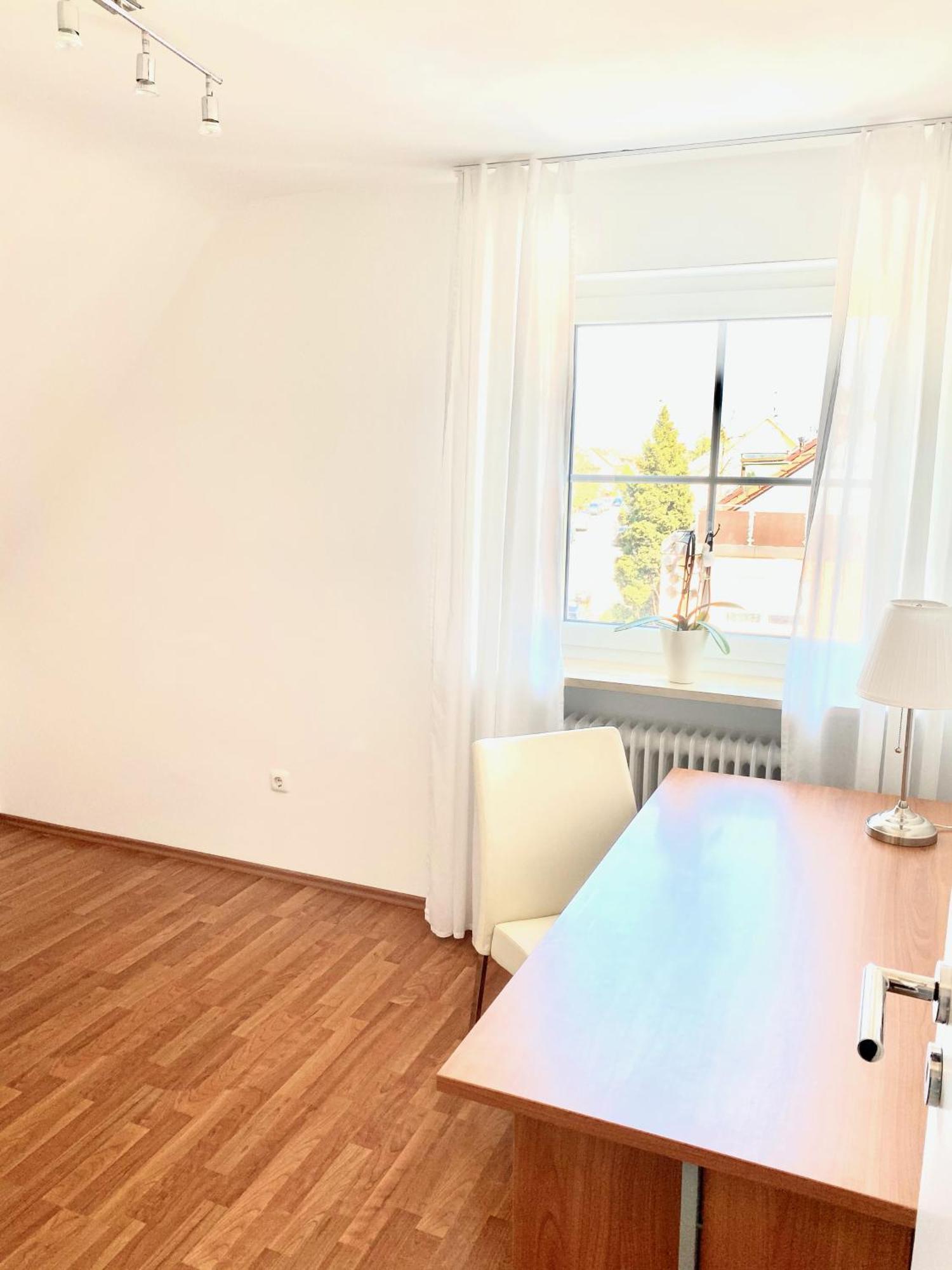 Super Zentral Begehrte Wohnlage Parkplatz Vor Haus Apartment Nuremberg Luaran gambar
